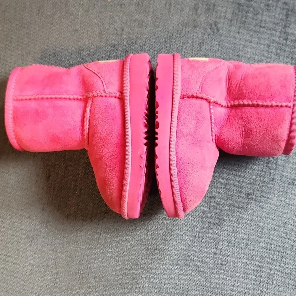UGG Classic II Pink Bloom Fuchsia Sheepskin Boots Size 6T Toddlers Girls